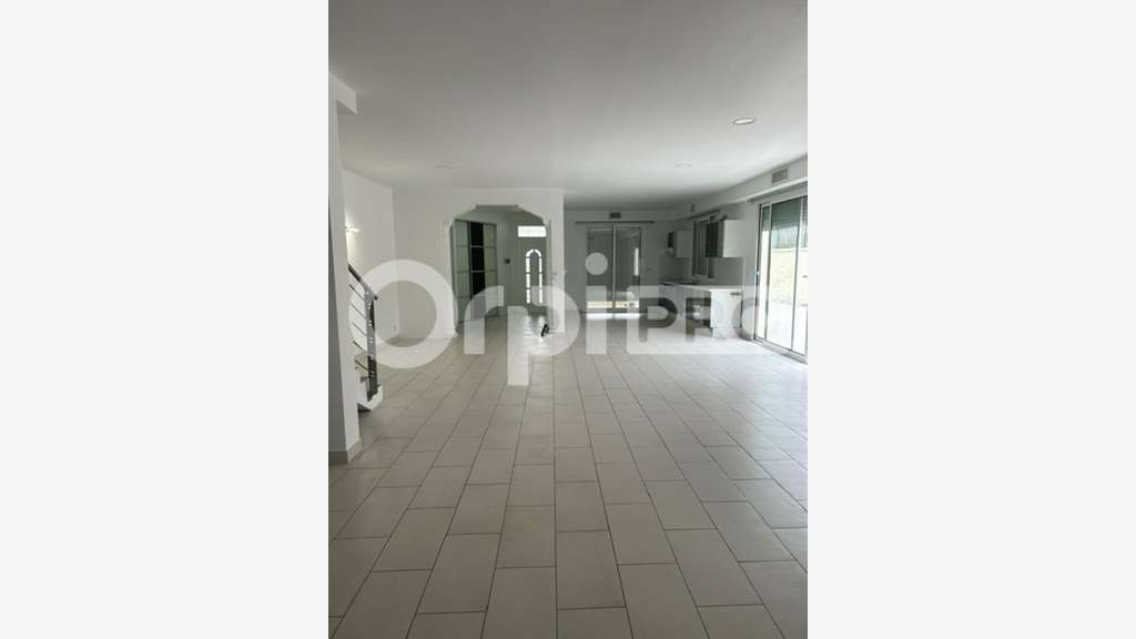 LOCAL D'ACTIVITE AVEC LOGEMENT