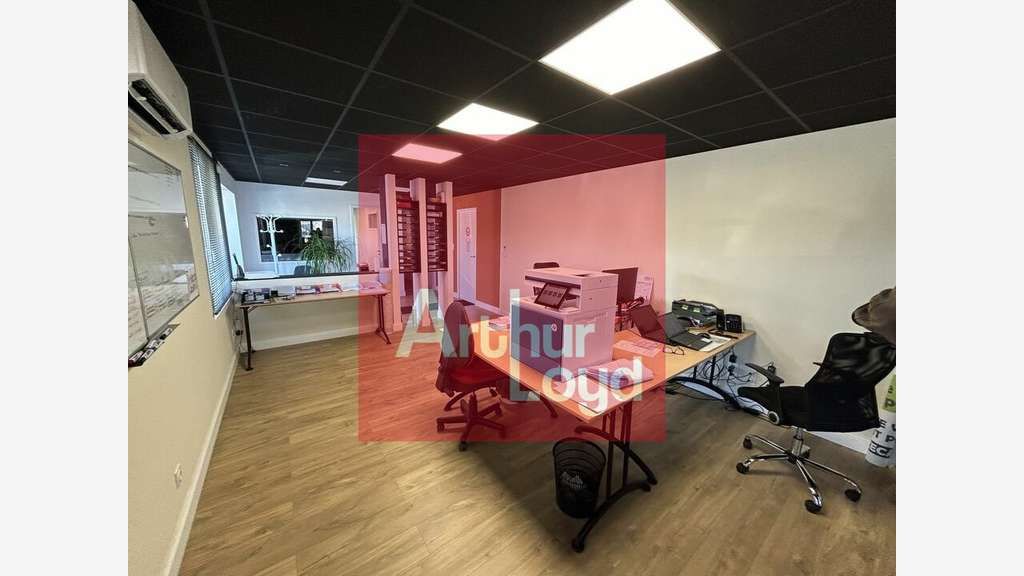 Entrepôt 1500m² à louer en ZI à Penne-d'Agenais 