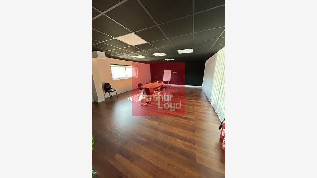Entrepôt 1500m² à louer en ZI à Penne-d'Agenais 