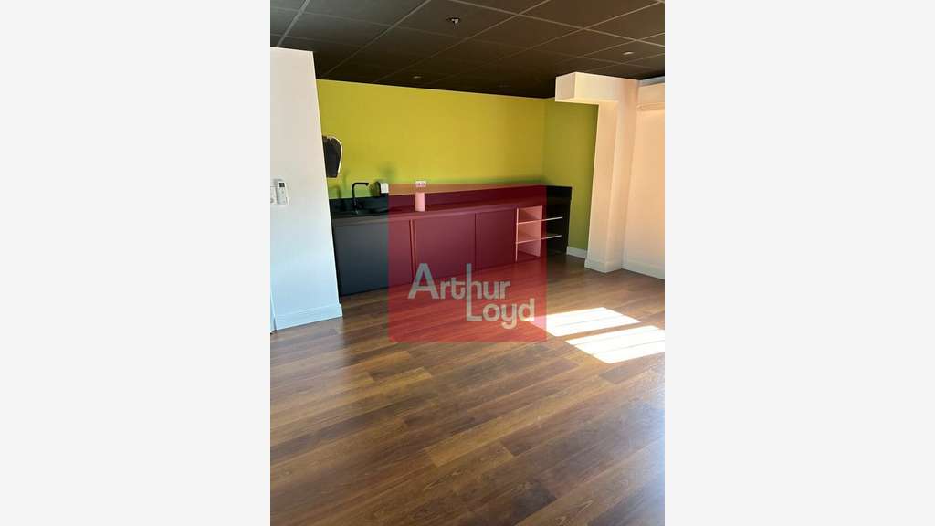 Entrepôt 1500m² à louer en ZI à Penne-d'Agenais 