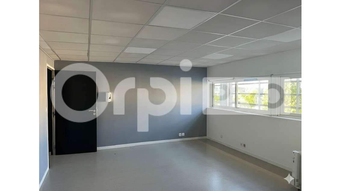Local mixte 112m² à louer parc d'activité Périgny