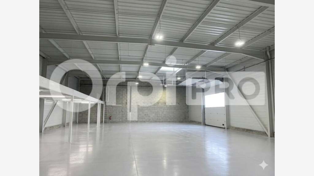 Local d'activité à louer de 830m² à La Rochelle