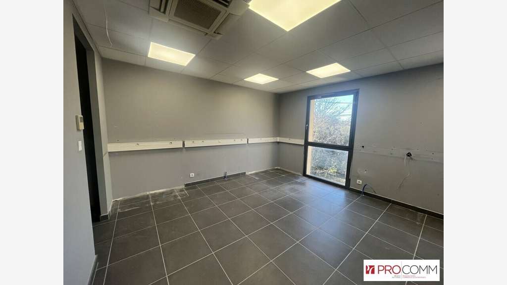 Local professionnel à louer à Pernes-les-Fontaines