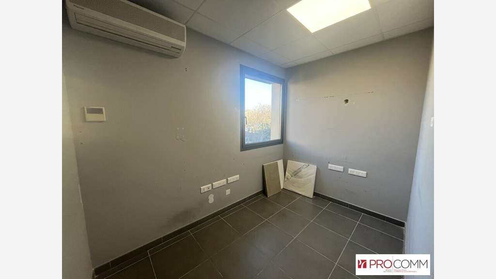 Local professionnel à louer à Pernes-les-Fontaines