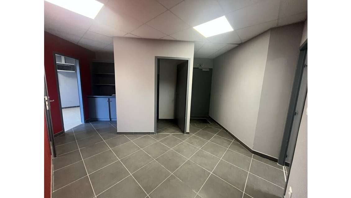 Local professionnel à louer à Pernes-les-Fontaines