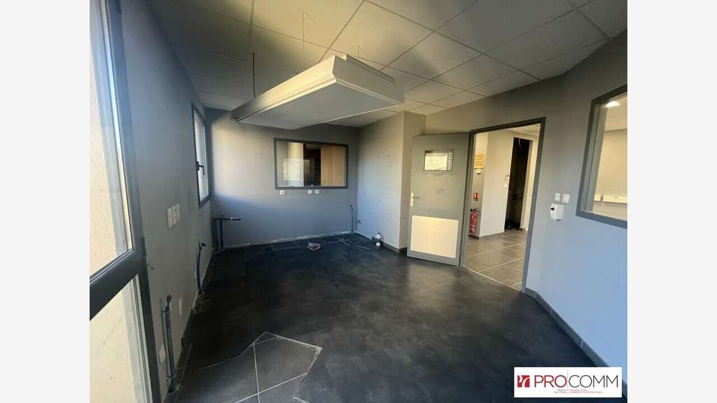 Local professionnel à louer à Pernes-les-Fontaines