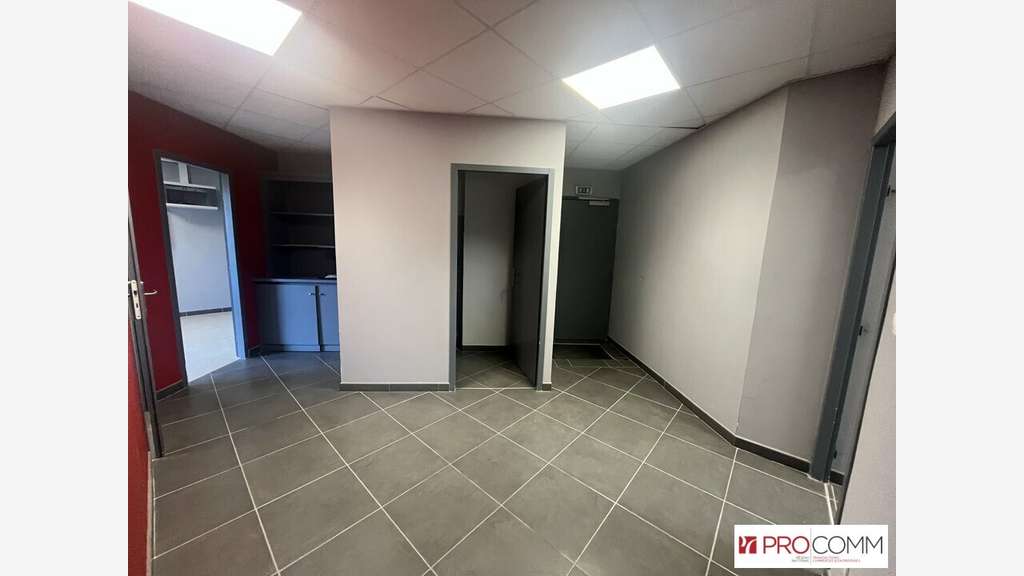 Local professionnel à louer à Pernes-les-Fontaines