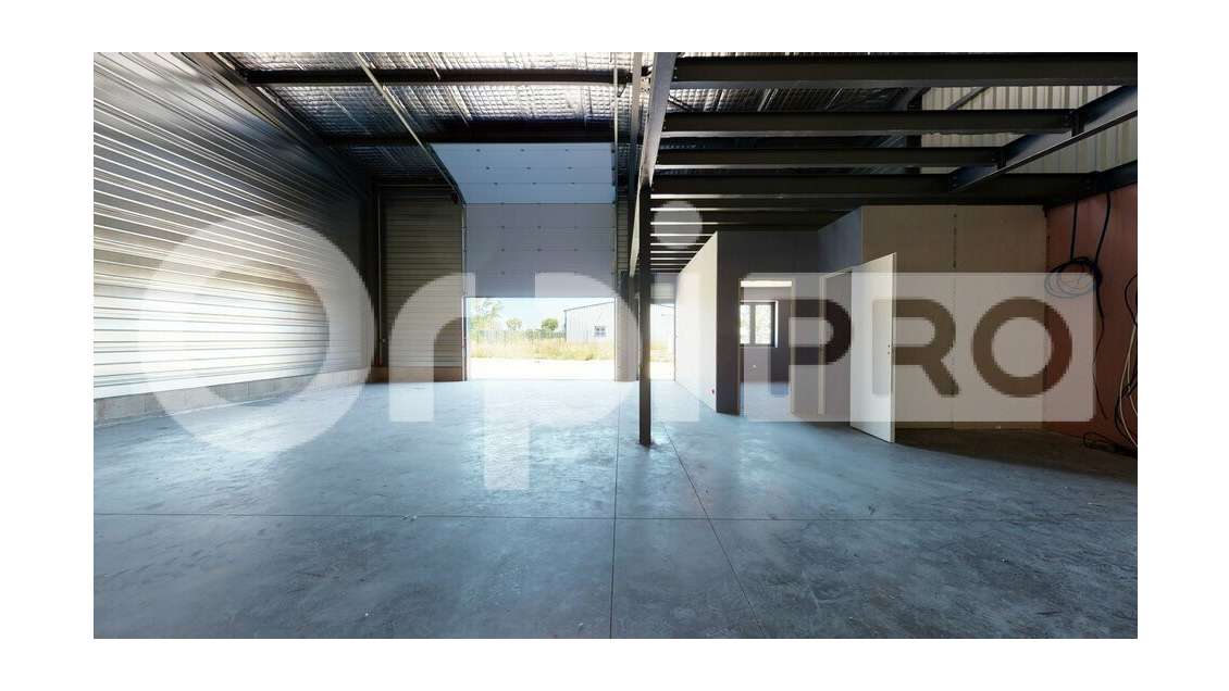 Très beau local 225m² à louer à Pérouges