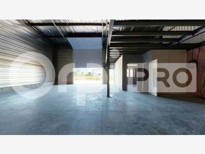 Très beau local 225m² à louer à Pérouges