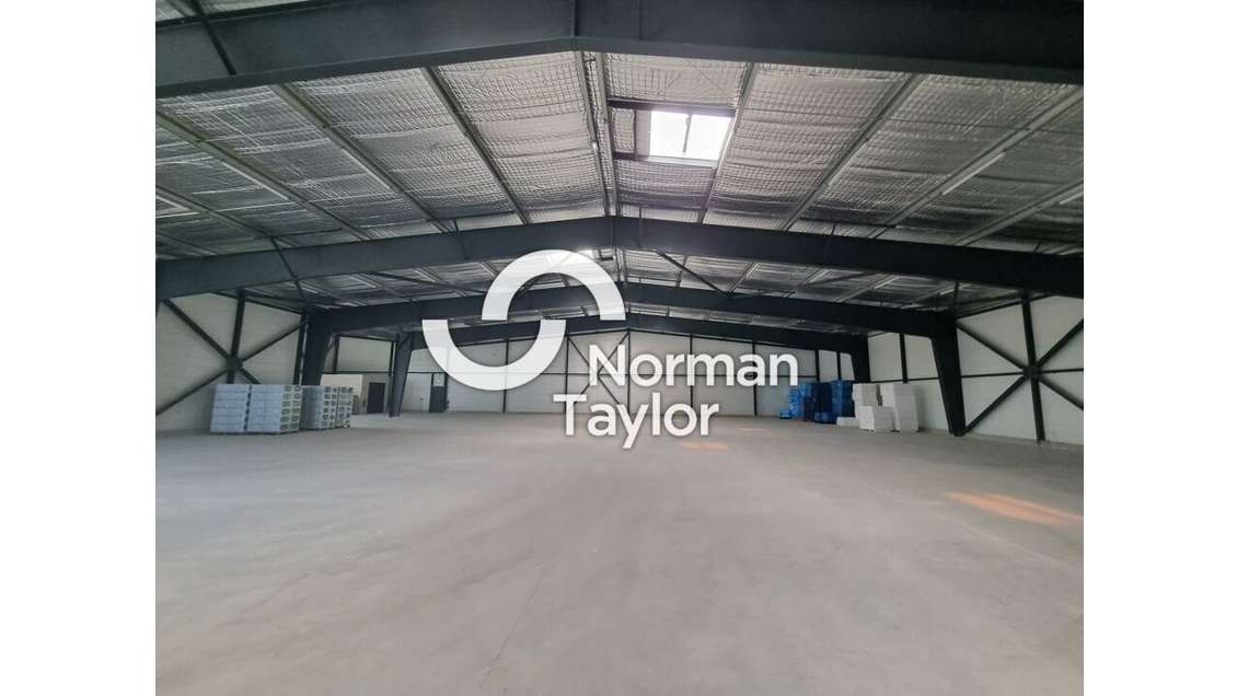 Bâtiment industriel 1320m² à louer à Perpignan