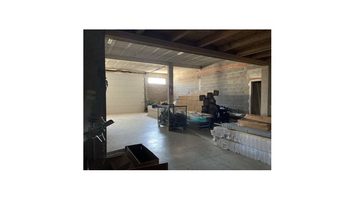 A louer local d'activité 205m²  sur Perpignan