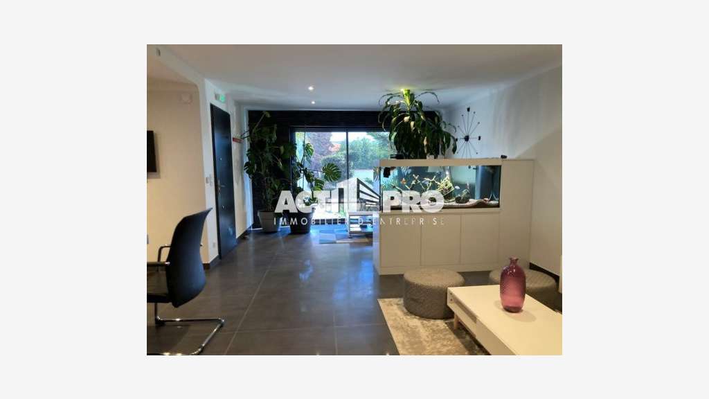 Loue local d'activité 205m² Villeneuve-De-La-Raho