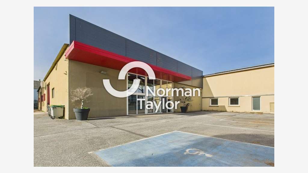 Local d'activité 1685m² à louer à Perpignan Nord