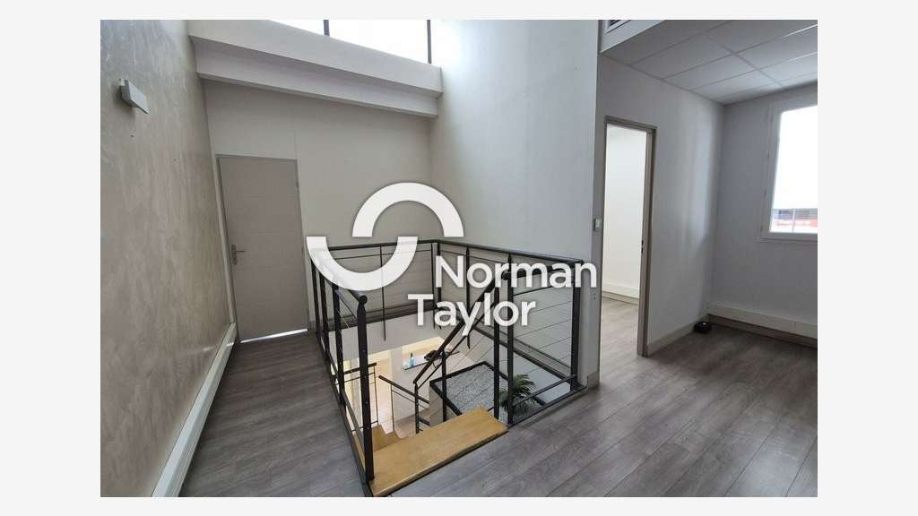 Local d'activité 1685m² à louer à Perpignan Nord