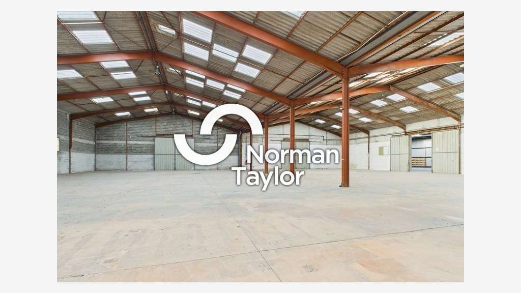 Local d'activité 1685m² à louer à Perpignan Nord