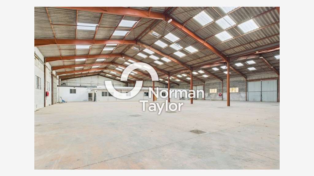Local d'activité 1685m² à louer à Perpignan Nord