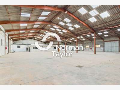 Local d'activité 1685m² à louer à Perpignan Nord