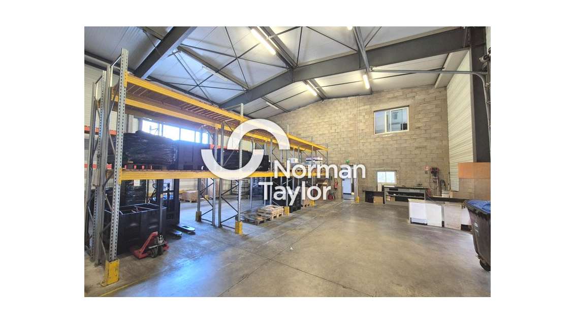 Location entrepôt + bureaux à Perpignan