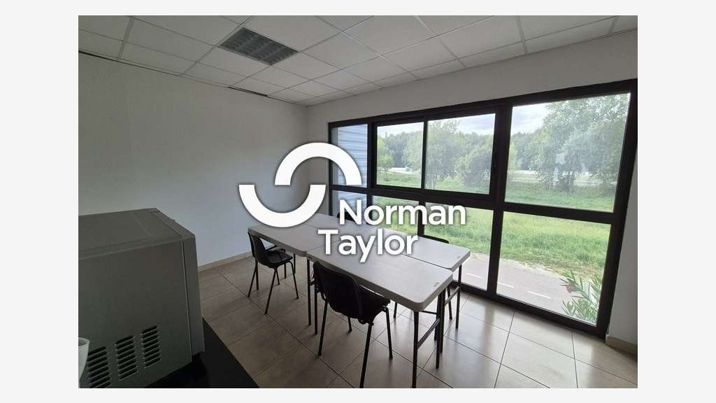 Location entrepôt + bureaux à Perpignan