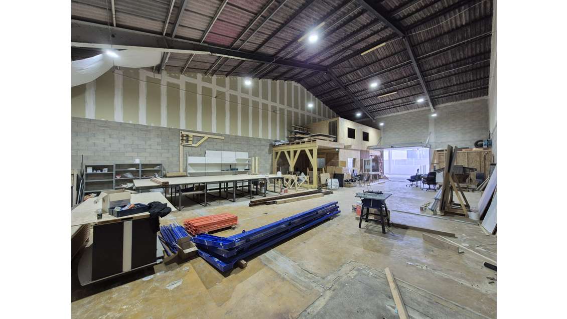 A louer local professionnel 280m² St Esteve centre