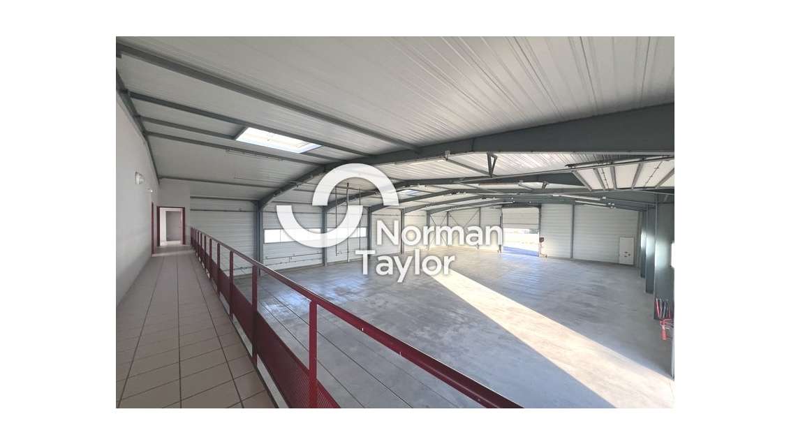Local d'activité de 870m² à louer à Perpignan