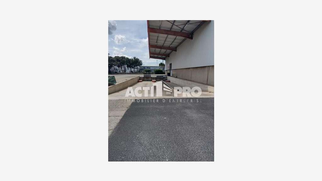 À louer entrepôt 3200m² Perpignan Zone St Charles