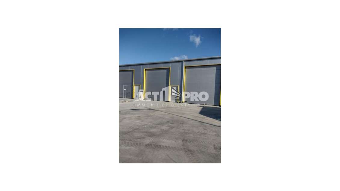 A louer entrepôt 224m² proche péage à Perpignan
