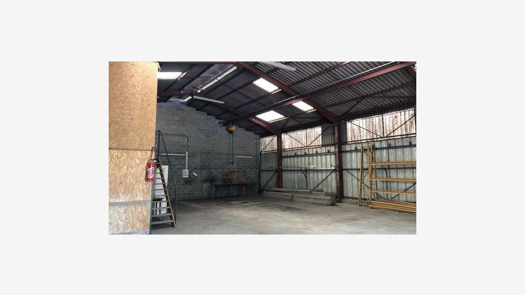 À louer local stockage de 230m² proche Le Boulou