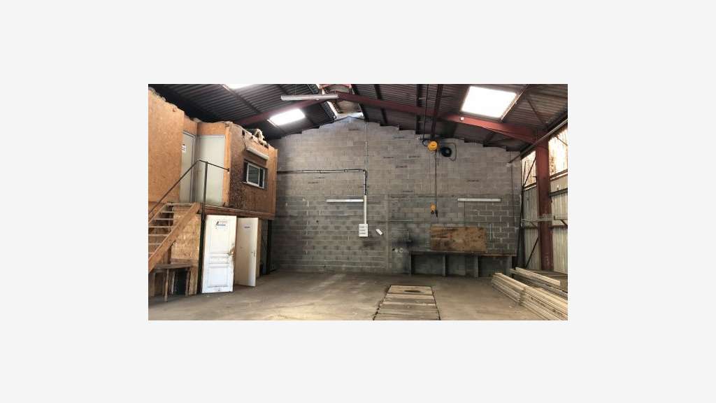 À louer local stockage de 230m² proche Le Boulou