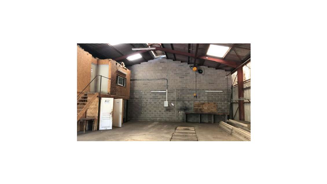 A louer entrepôt de 230m² en Pyrénées Orientales