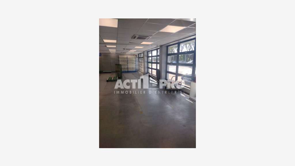À louer entrepôt de 2400 m² à Perpignan