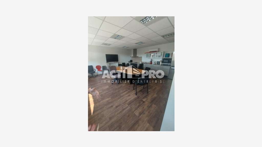À louer entrepôt de 2400 m² à Perpignan