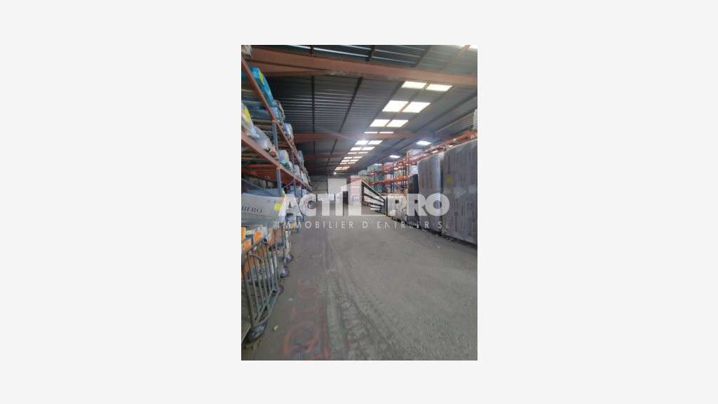 À louer entrepôt de 2400 m² à Perpignan