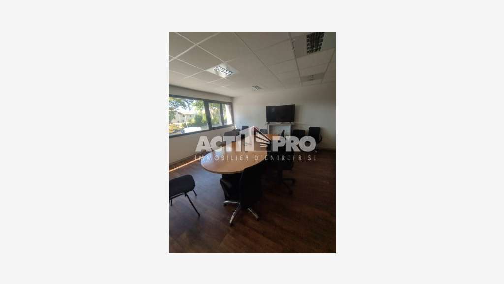 À louer entrepôt de 2400 m² à Perpignan