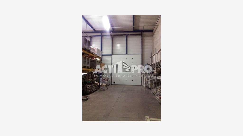 À louer entrepôt de 590 m² + mezzanine à Perpignan