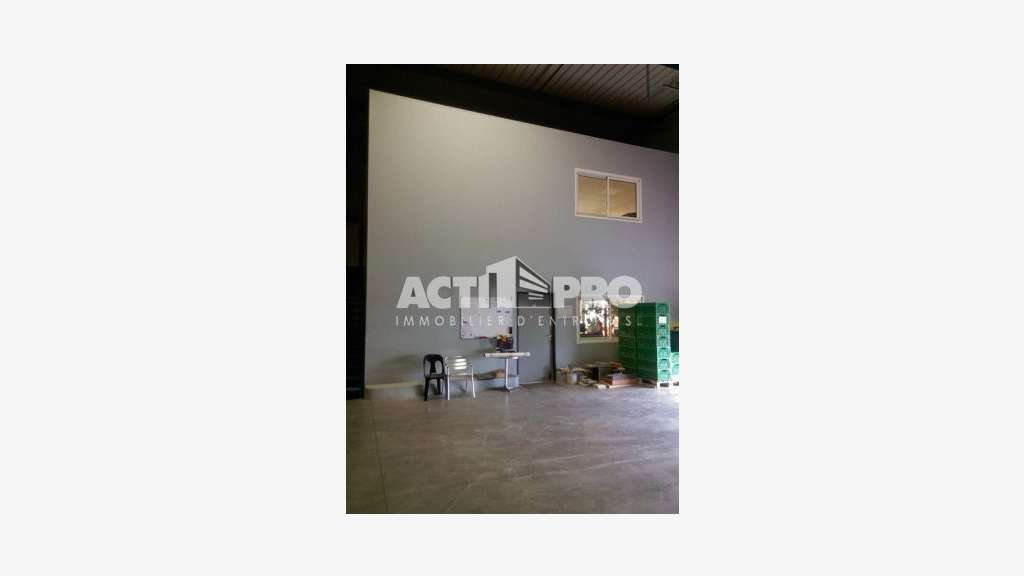À louer entrepôt de 590 m² + mezzanine à Perpignan