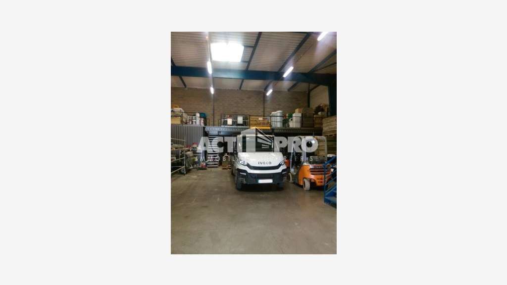 À louer entrepôt de 590 m² + mezzanine à Perpignan