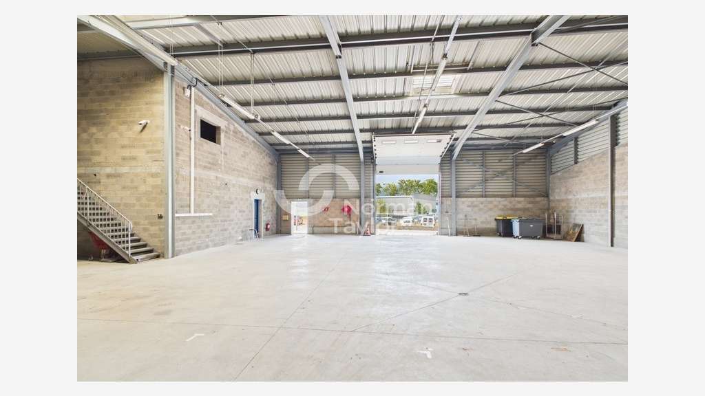 Local d'activité 400m² à louer à Perpignan Prades