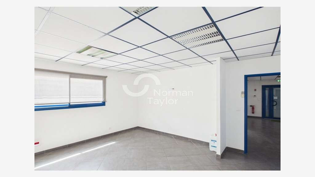 Local d'activité 400m² à louer à Perpignan Prades