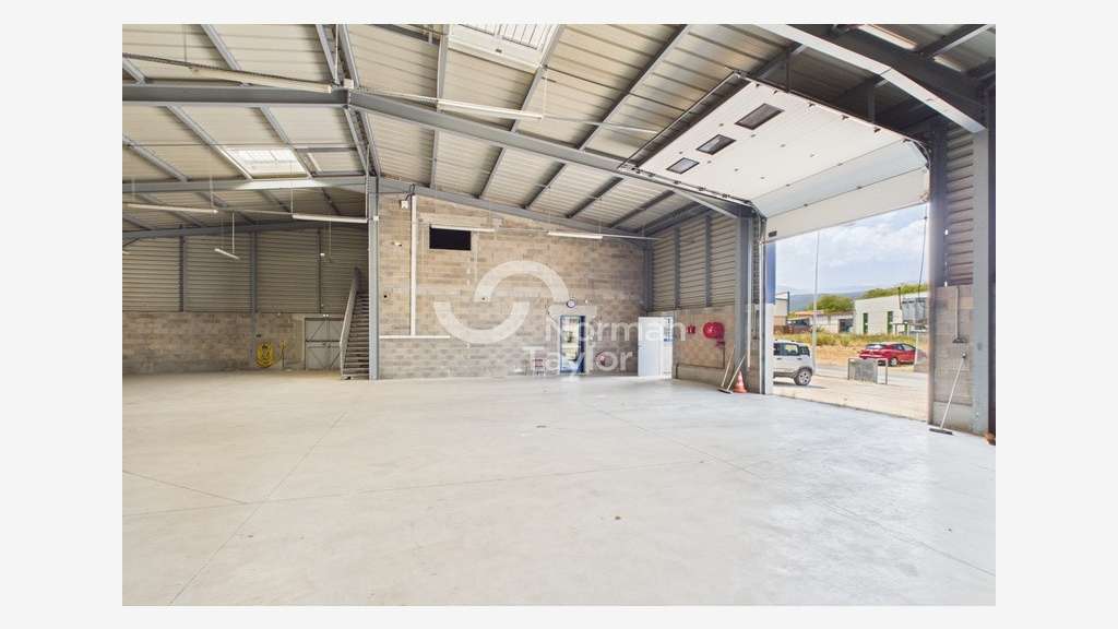 Local d'activité 400m² à louer à Perpignan Prades