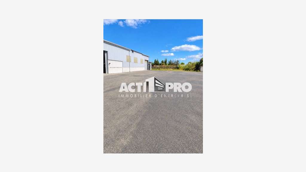 A louer entrepôt bureaux de 679m² à Saint-Estève