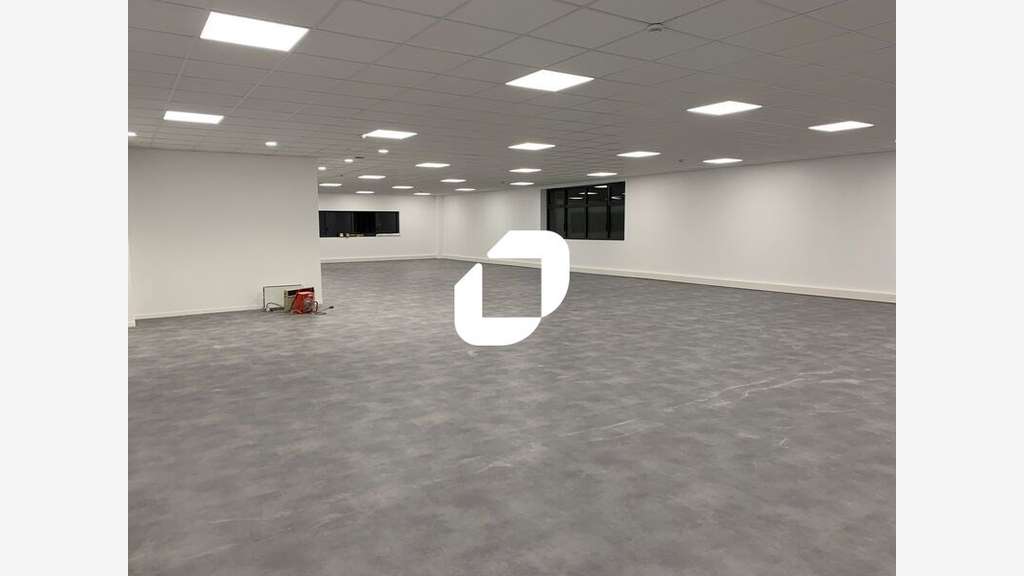 A louer Local d'activité 2442m² Persan