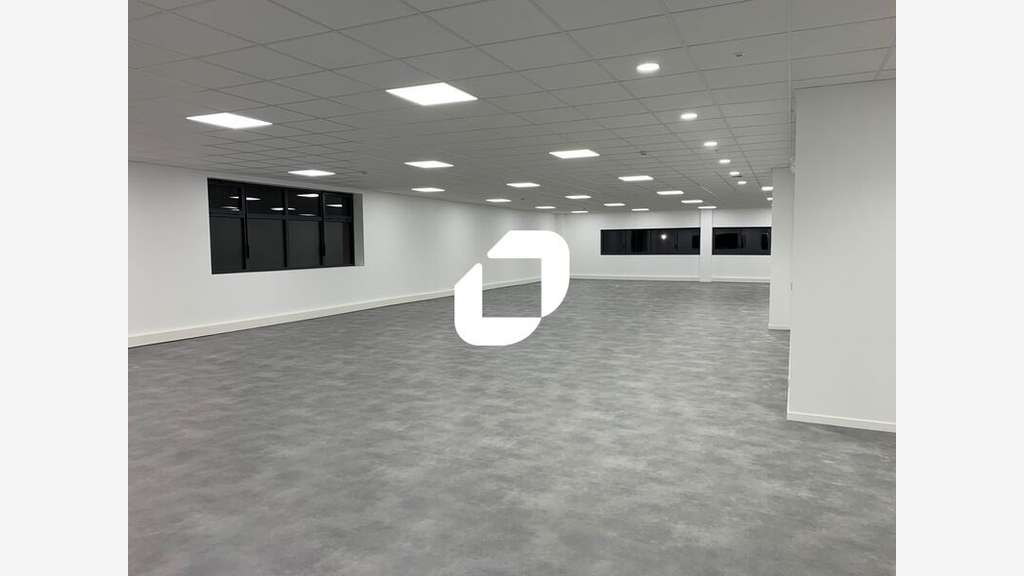 A louer Local d'activité 2442m² Persan
