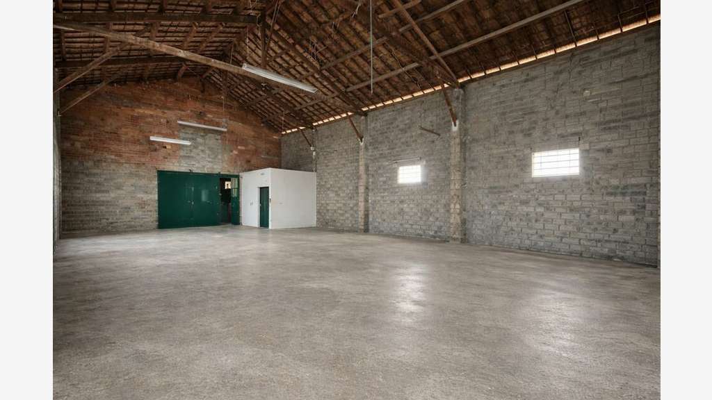 Local d'activité 200m² à louer à Pertuis en ZA