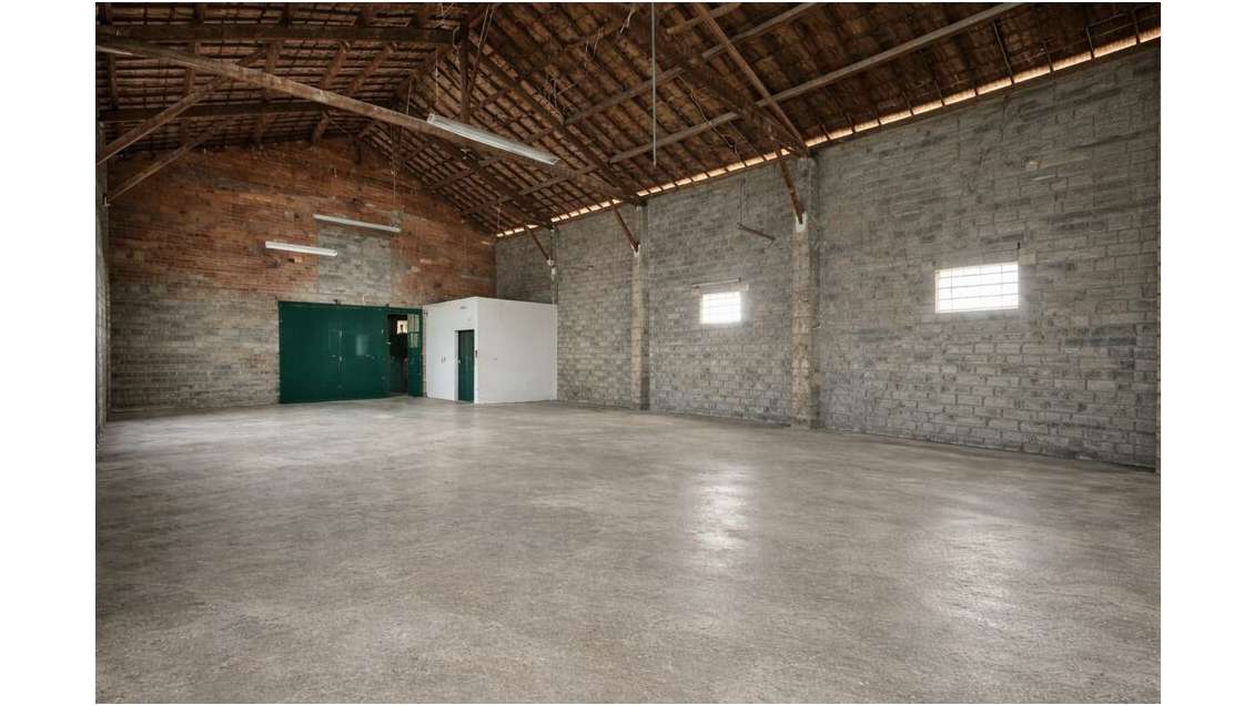 Local d'activité 200m² à louer à Pertuis  en ZA