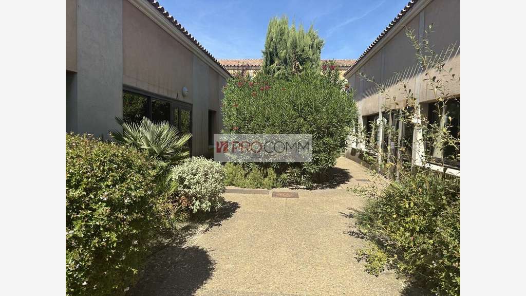 PERTUIS - LOCAL PROFESSIONNEL à louer