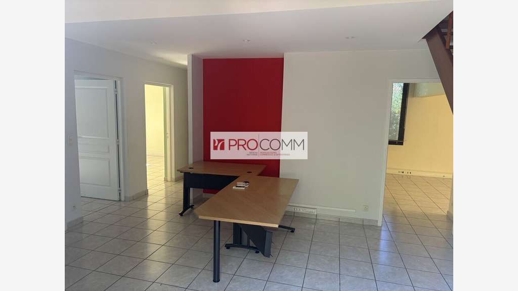 PERTUIS - LOCAL PROFESSIONNEL à louer