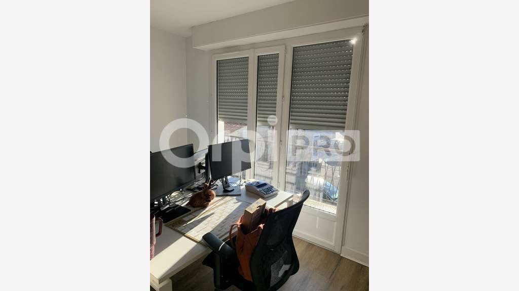A louer local 127m² avec stationnement à Pessac