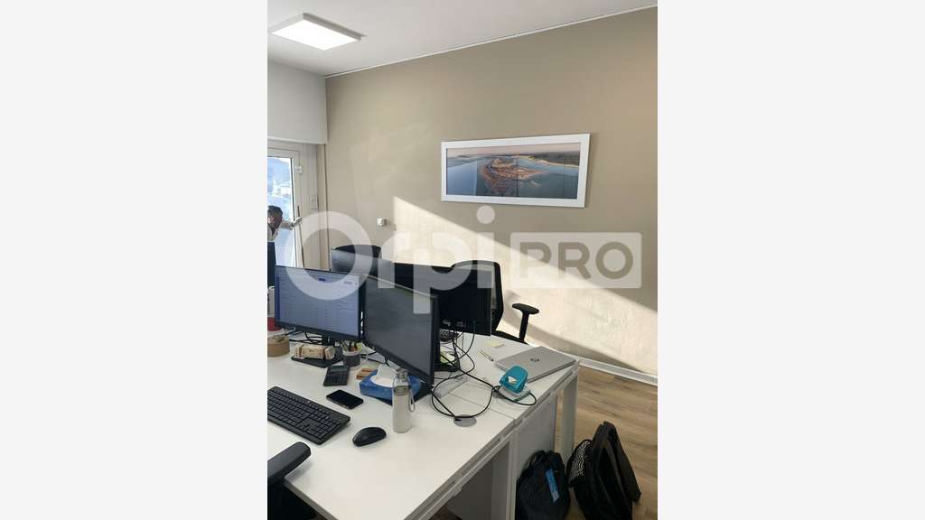 A louer local 127m² avec stationnement à Pessac