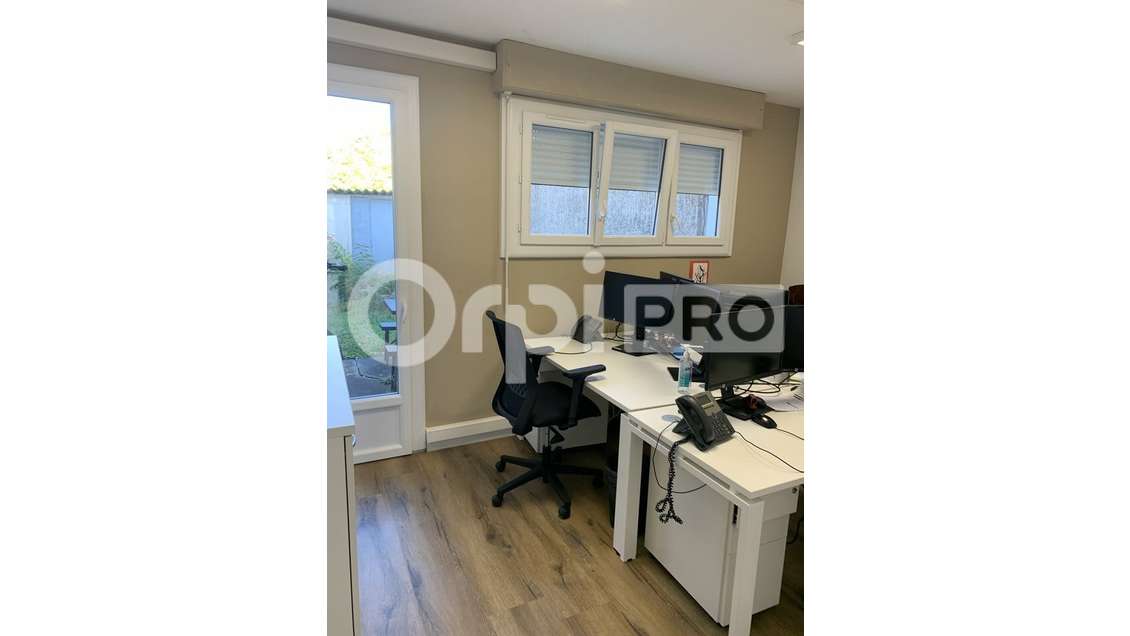 A louer local 127m² avec stationnement à Pessac